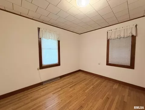 Bedroom - 107 W Hunter St, Abingdon, IL 61410 photo 7 of 14