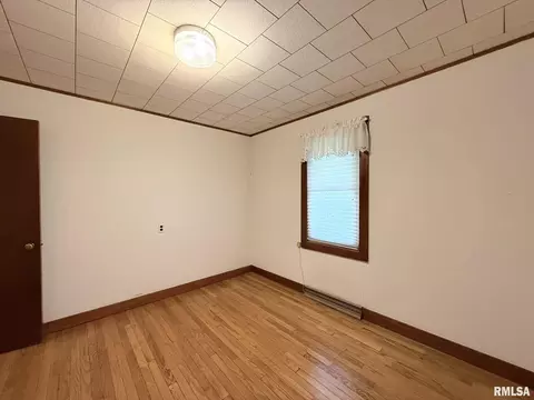 Bedroom - 107 W Hunter St, Abingdon, IL 61410 photo 10 of 14