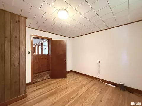 Bedroom - 107 W Hunter St, Abingdon, IL 61410 photo 11 of 14