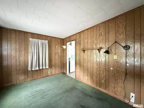 Bedroom - 107 W Hunter St, Abingdon, IL 61410 photo 1 of 14