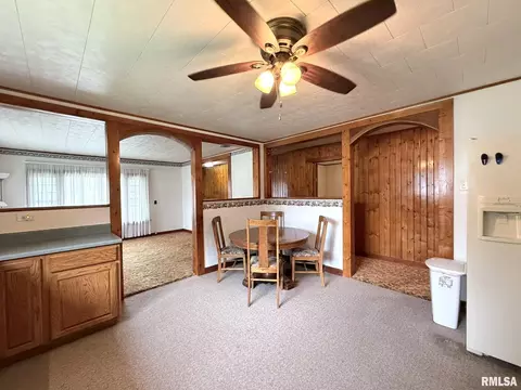 Dining - 107 W Hunter St, Abingdon, IL 61410 photo 1 of 1