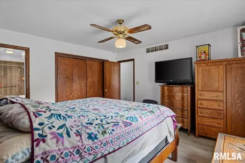 Bedroom - 3313 Branchwood Dr, Springfield, IL 62704 photo 3 of 5