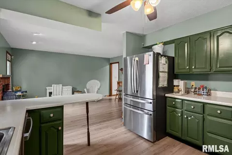 Kitchen - 3313 Branchwood Dr, Springfield, IL 62704 photo 3 of 3