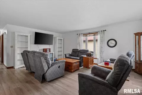 Living - 3313 Branchwood Dr, Springfield, IL 62704 photo 3 of 5