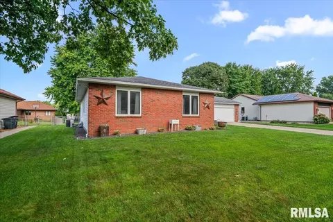 Exterior - 3313 Branchwood Dr, Springfield, IL 62704 photo 1 of 5