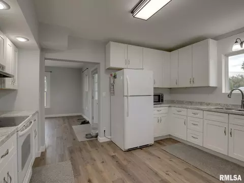 Entry Way - 210 E High St, Kinderhook, IL 62345 photo 1 of 1