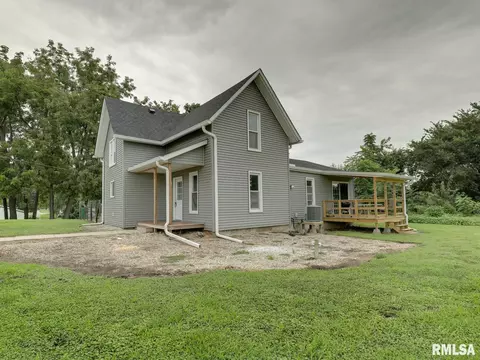 Exterior - 210 E High St, Kinderhook, IL 62345 photo 9 of 10