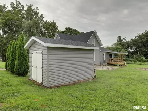Exterior - 210 E High St, Kinderhook, IL 62345 photo 6 of 10