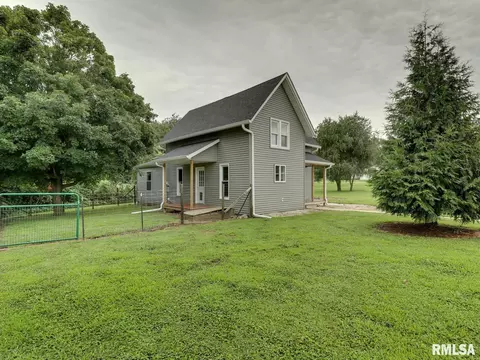 Exterior - 210 E High St, Kinderhook, IL 62345 photo 3 of 10