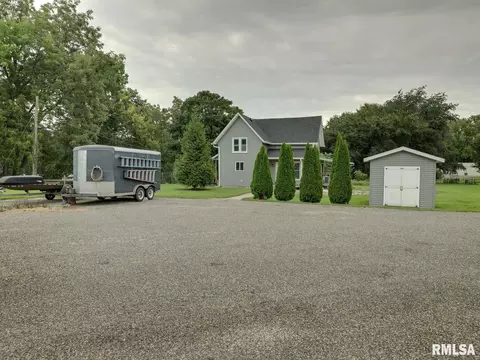 Exterior - 210 E High St, Kinderhook, IL 62345 photo 7 of 10
