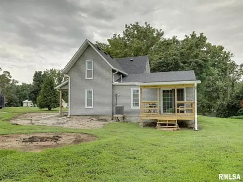 Exterior - 210 E High St, Kinderhook, IL 62345 photo 2 of 10
