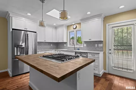 Kitchen - 3013 Cameron Dr, Springfield, IL 62704 photo 3 of 4