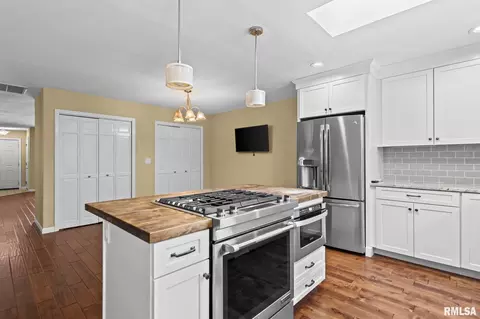 Kitchen - 3013 Cameron Dr, Springfield, IL 62704 photo 2 of 4