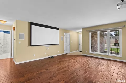 Living - 3013 Cameron Dr, Springfield, IL 62704 photo 2 of 4