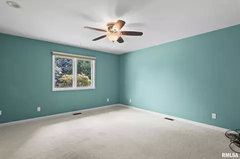 Bedroom - 3013 Cameron Dr, Springfield, IL 62704 photo 6 of 8