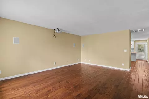 Living - 3013 Cameron Dr, Springfield, IL 62704 photo 3 of 4