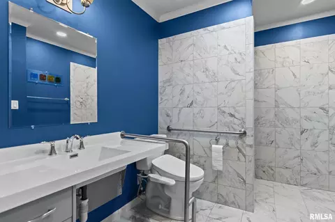 Bath - 3013 Cameron Dr, Springfield, IL 62704 photo 1 of 3