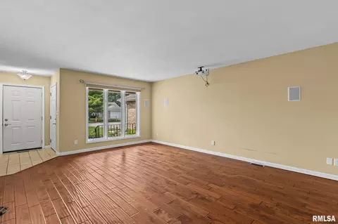 Living - 3013 Cameron Dr, Springfield, IL 62704 photo 1 of 4