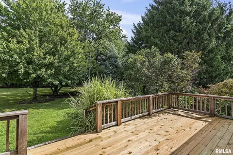 Exterior - 3013 Cameron Dr, Springfield, IL 62704 photo 2 of 6