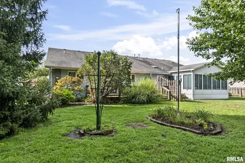 Exterior - 3013 Cameron Dr, Springfield, IL 62704 photo 4 of 6