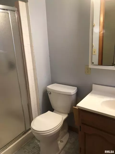 Bath - 5 Adloff Ln, Springfield, IL 62704 photo 1 of 1