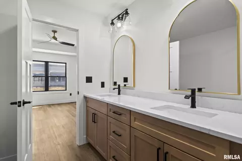 Bath - 1706 Ambleside Dr, Springfield, IL 62711 photo 2 of 5