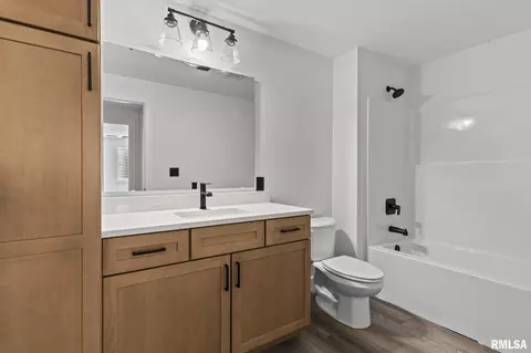 Bath - 1706 Ambleside Dr, Springfield, IL 62711 photo 5 of 5