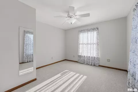 Bedroom - 1404 12th Ave, Viola, IL 61486 photo 3 of 6