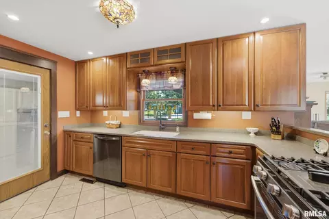 Kitchen - 1404 12th Ave, Viola, IL 61486 photo 2 of 3