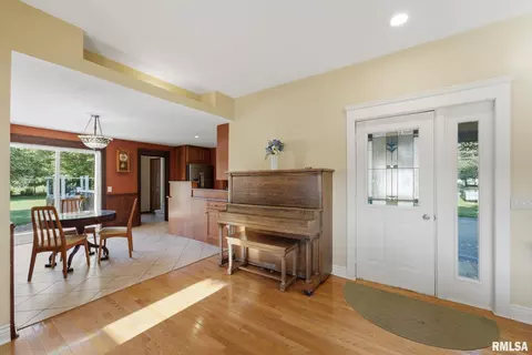 Entry Way - 1404 12th Ave, Viola, IL 61486 photo 1 of 3