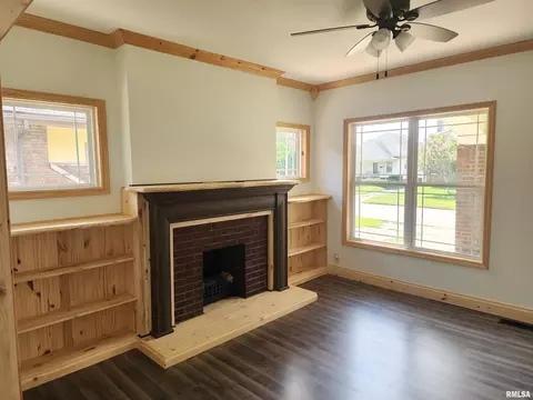 Living - 2028 S 4th St, Springfield, IL 62703 photo 5 of 12