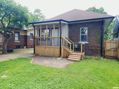 Exterior - 2028 S 4th St, Springfield, IL 62703 photo 9 of 11