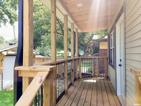 Exterior - 2028 S 4th St, Springfield, IL 62703 photo 11 of 11