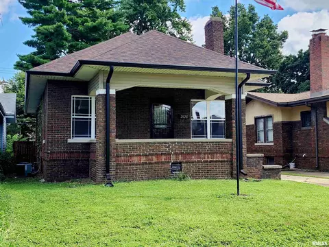 Exterior - 2028 S 4th St, Springfield, IL 62703 photo 2 of 11
