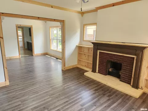 Living - 2028 S 4th St, Springfield, IL 62703 photo 2 of 12