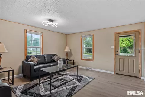 Living - 1124 N Daniel Ave, Springfield, IL 62702 photo 1 of 1