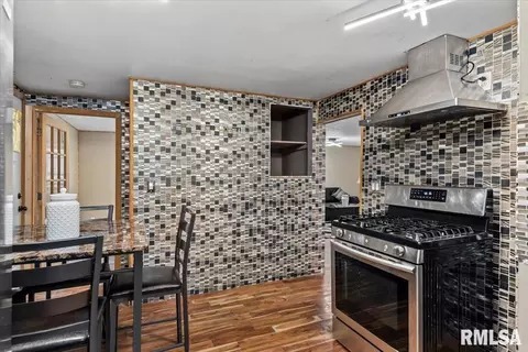 Kitchen - 1124 N Daniel Ave, Springfield, IL 62702 photo 2 of 2