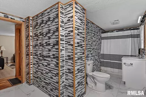 Bath - 1124 N Daniel Ave, Springfield, IL 62702 photo 1 of 2
