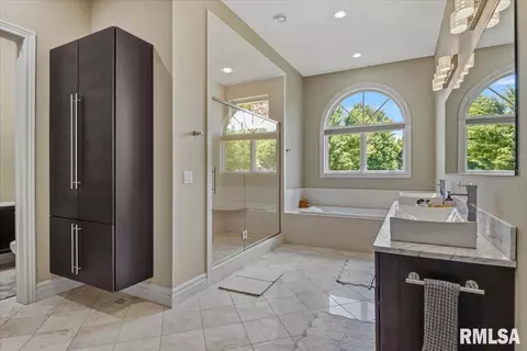 Bath - 5405 Reserve Blvd, Springfield, IL 62711 photo 1 of 8