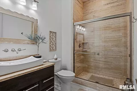 Bath - 5405 Reserve Blvd, Springfield, IL 62711 photo 4 of 8