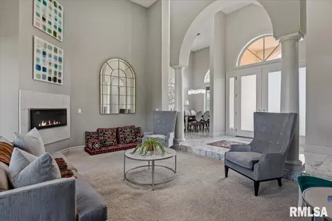 Living - 5405 Reserve Blvd, Springfield, IL 62711 photo 3 of 6