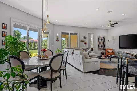 Dining - 5405 Reserve Blvd, Springfield, IL 62711 photo 4 of 6
