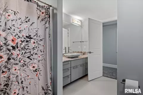 Bath - 5405 Reserve Blvd, Springfield, IL 62711 photo 8 of 8