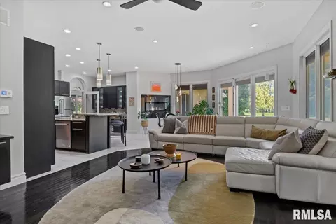 Living - 5405 Reserve Blvd, Springfield, IL 62711 photo 6 of 6