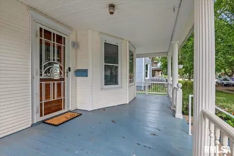 Exterior - 815 S Douglas Ave, Springfield, IL 62704 photo 1 of 6