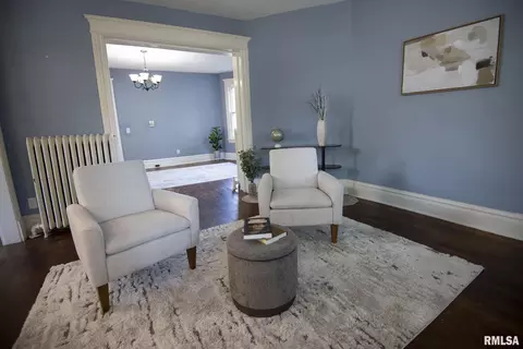 Living - 815 S Douglas Ave, Springfield, IL 62704 photo 1 of 2