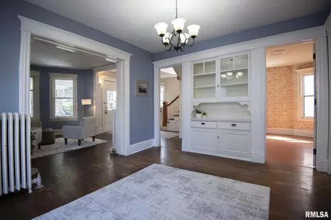 Entry Way - 815 S Douglas Ave, Springfield, IL 62704 photo 5 of 6