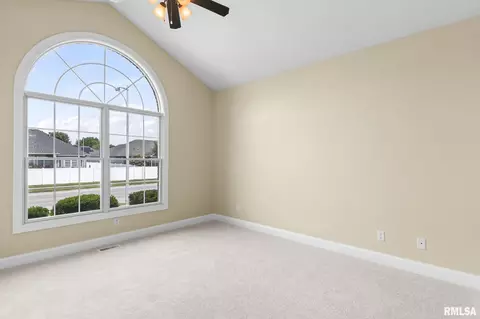 Bedroom - 2312 W Laurel Ave, Springfield, IL 62704 photo 5 of 8