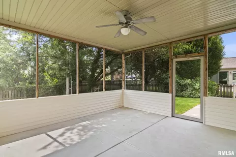 Exterior - 2312 W Laurel Ave, Springfield, IL 62704 photo 5 of 7