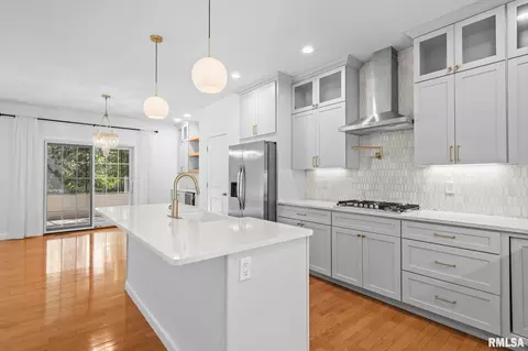 Kitchen - 2312 W Laurel Ave, Springfield, IL 62704 photo 1 of 4